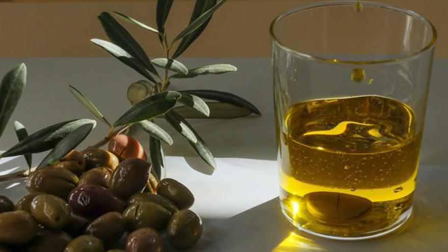 El aceite de oliva es un gran aliado en la lucha contra el colesterol.