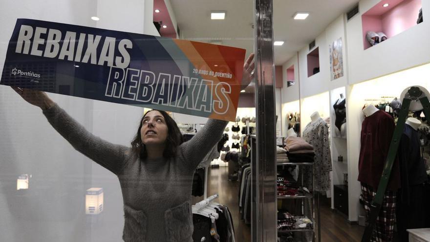 Apertura dominical de rebajas en el Centro Comercial Pontiñas Gadis