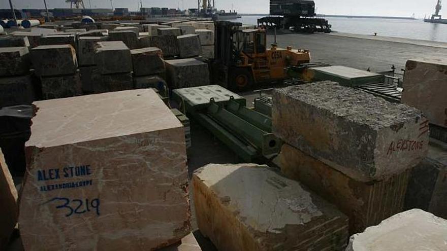 El Puerto cobra impulso al recuperar la exportación de mármol que salía de Valencia