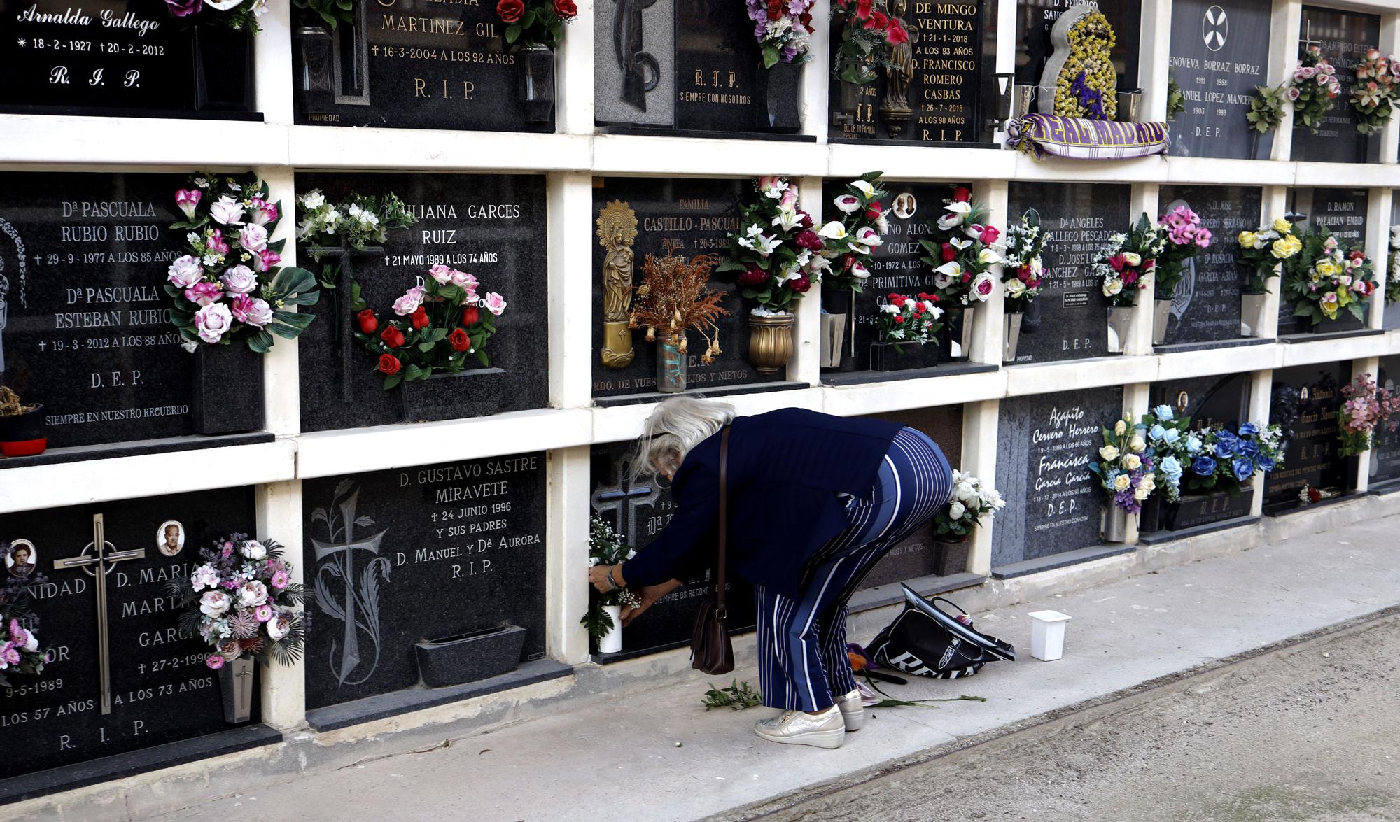 El cementerio de Torrero recibe ya a los visitantes más adelantados por Todos los Santos