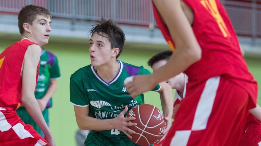 El Unicaja infantil debuta con victoria en la Minicopa