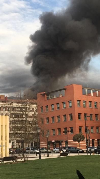 Incendio en un local de Oviedo