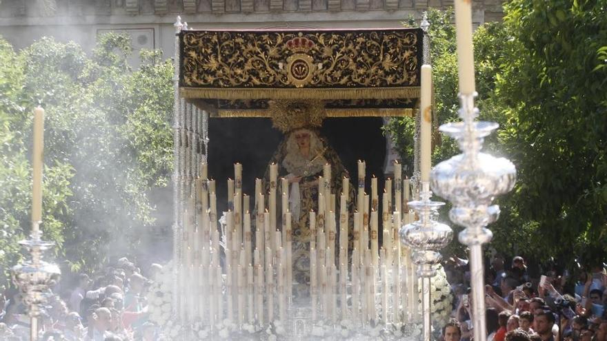 La Virgen del Rosario recorre las calles en el 25 aniversario de su coronación