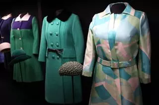 Buckingham expone los vestidos de Isabel II