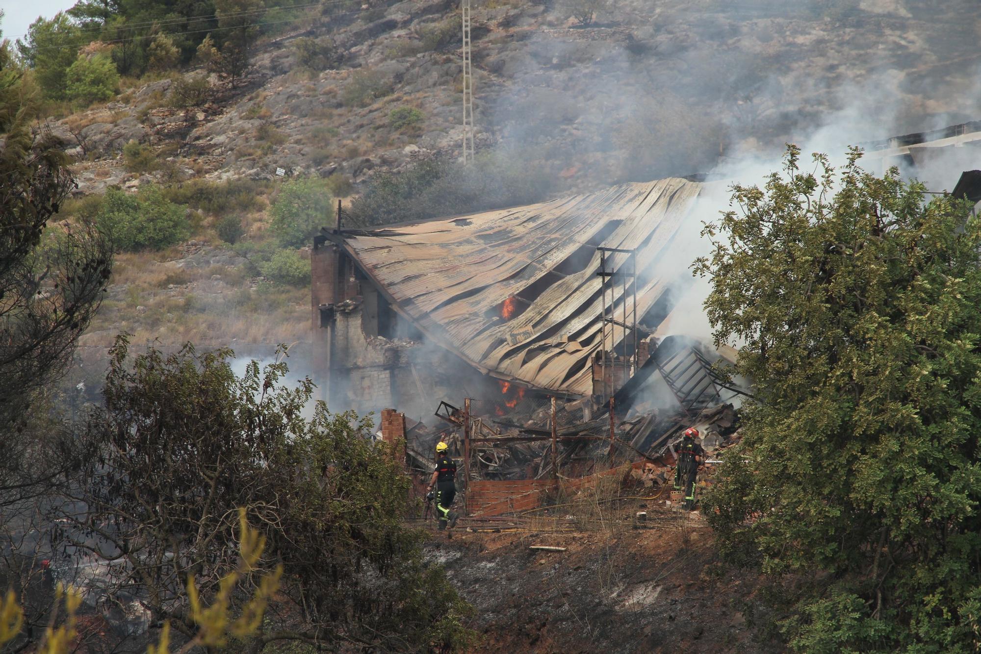 Incendio en el barranc de l'Horteta de la Vall