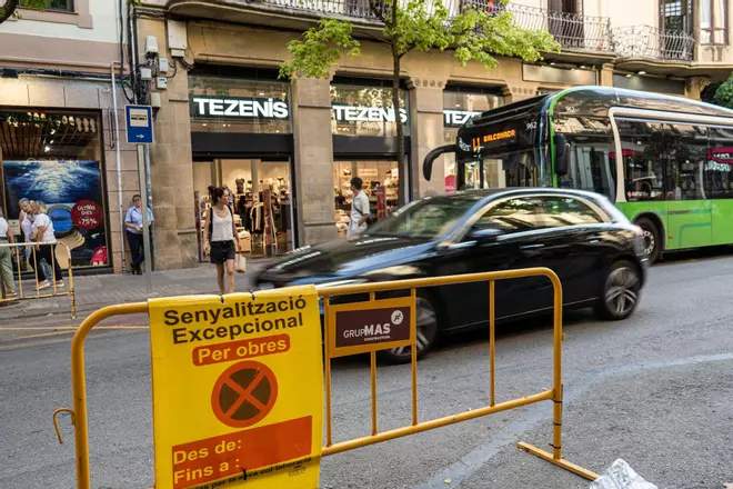 El carrer Guimerà en obres i amb problemes d'aparcament
