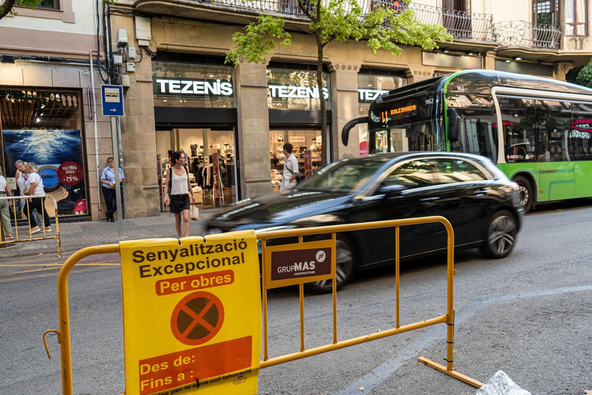 El carrer Guimerà aixecat per les obres