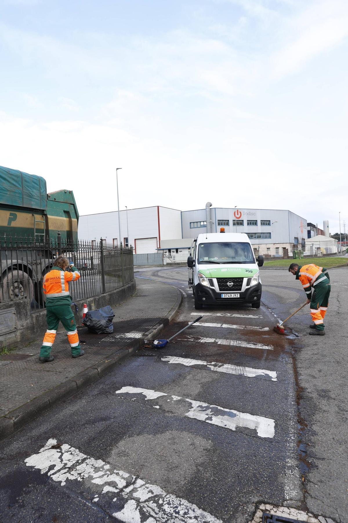 La carrera ilegal que ha dejado un reguero de heridos en Gijón, en imágenes