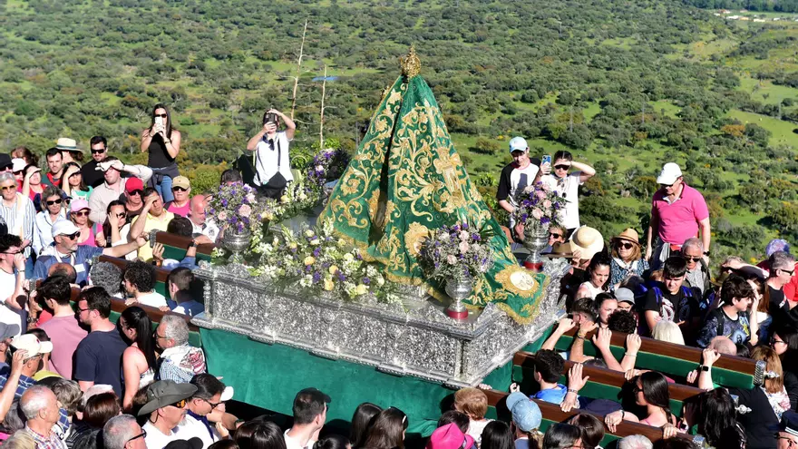 Los placentinos vuelven a rendirse ante su Virgen del Puerto