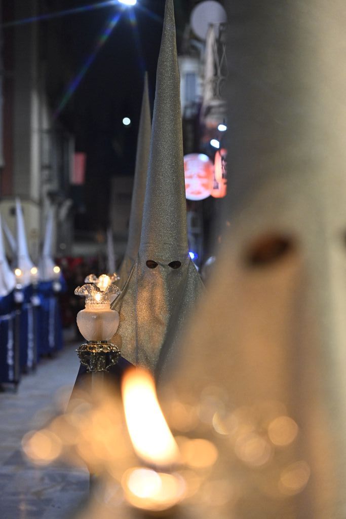 La Cofradía California procesiona con el Cristo del Prendimiento y la Virgen del Primer Dolor