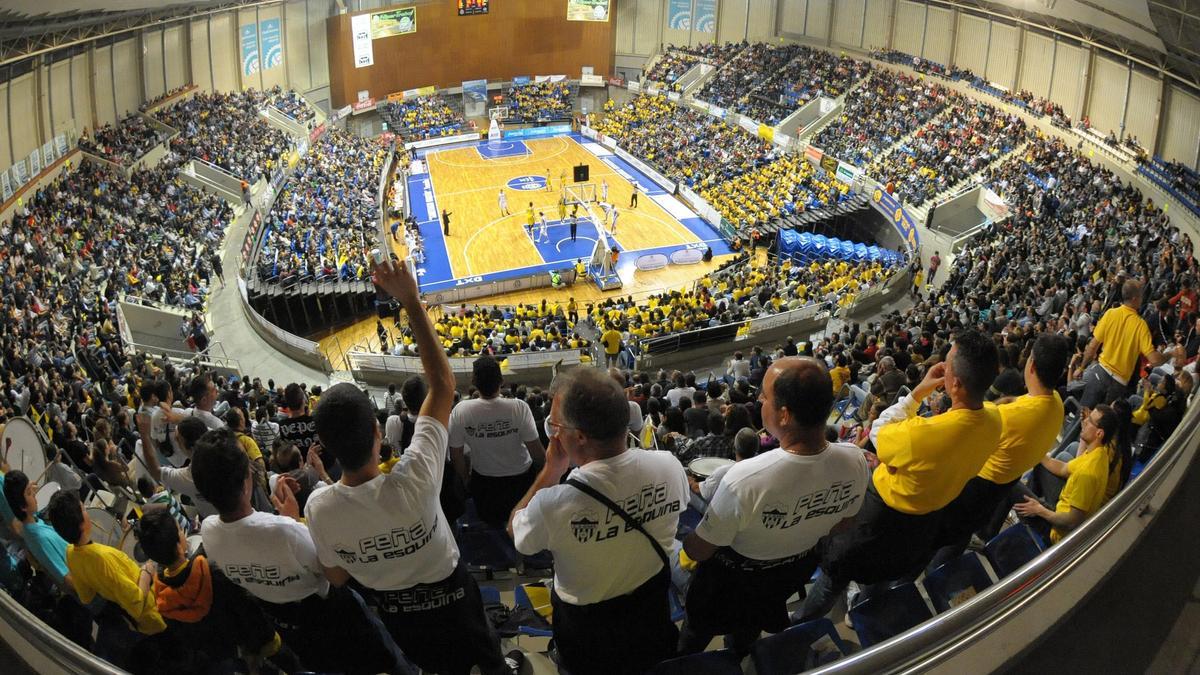 El Pabellón Santiago Martín, lleno durante un partido anterior del CB Canarias.