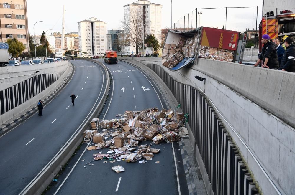 Vuelco de un camión en O Birloque