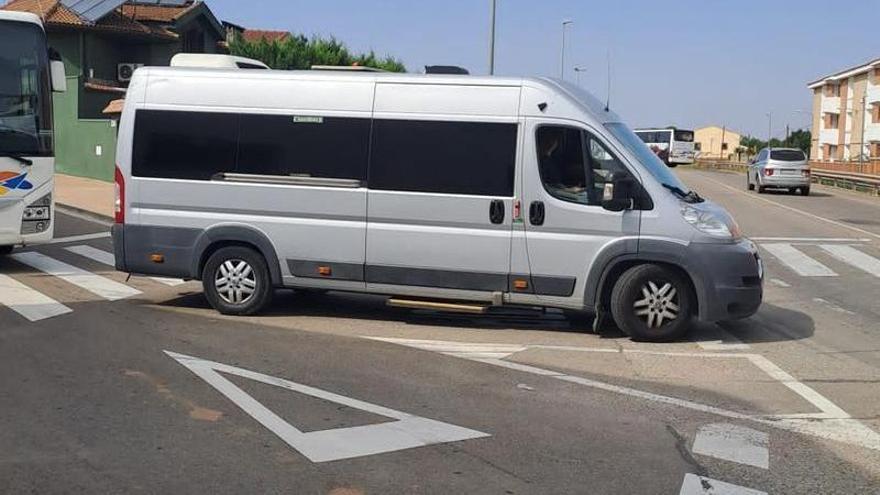 Los alumnos de Alfamén por fin disponen de transporte escolar