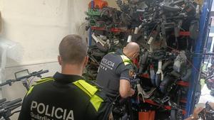 Imagen de los patinetes requisados
