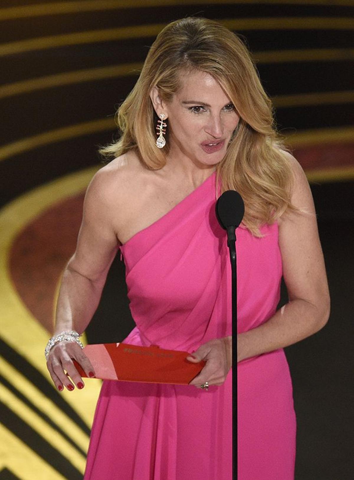 Julia Roberts hipnotiza en los Premios Oscar