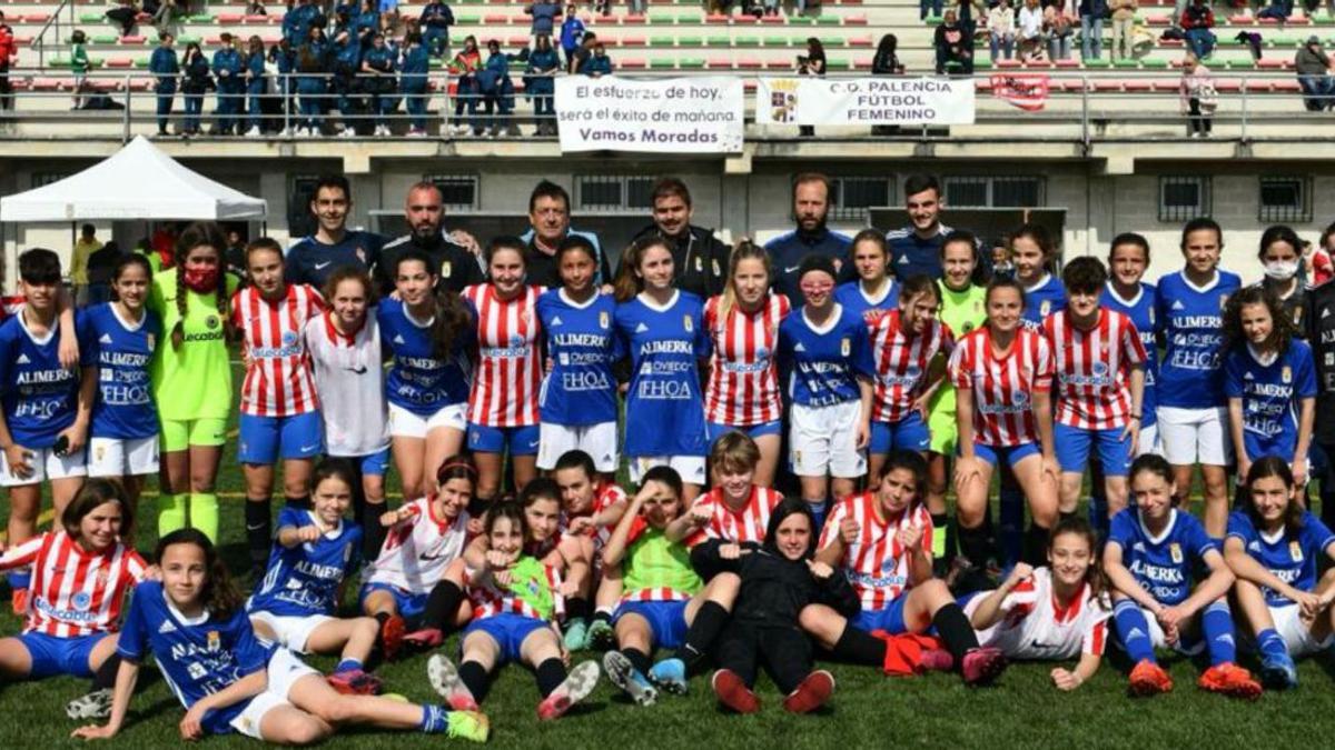 Jugadoras y  técnicos de Sporting y Oviedo, ayer,  durante la disputa de un torneo en  Cantabria. | RSG