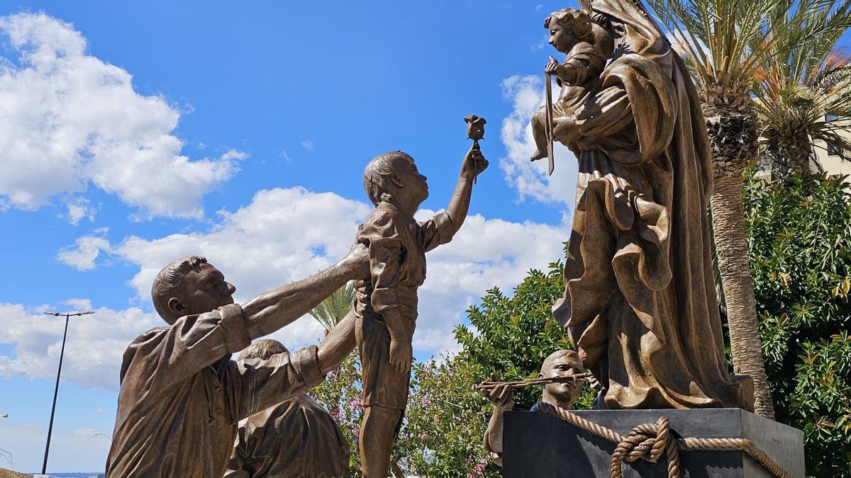 La imponente escultura de bronce