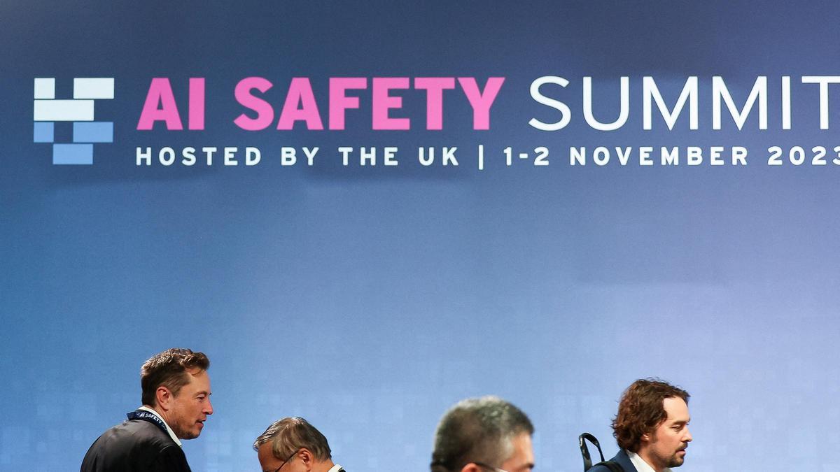 Elon Musk, entre los asistentes a la cumbre de inteligencia artificial de Londres