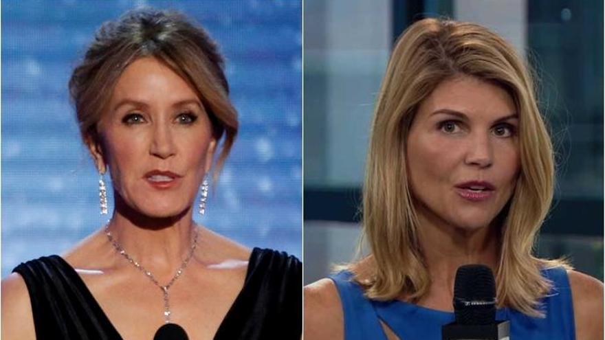 Las actrices Felicity Huffman y Lori Loughlin.