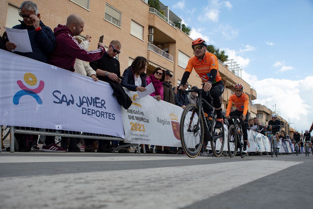 Salida de la Vuelta Ciclista a la Región de Murcia en San Javier