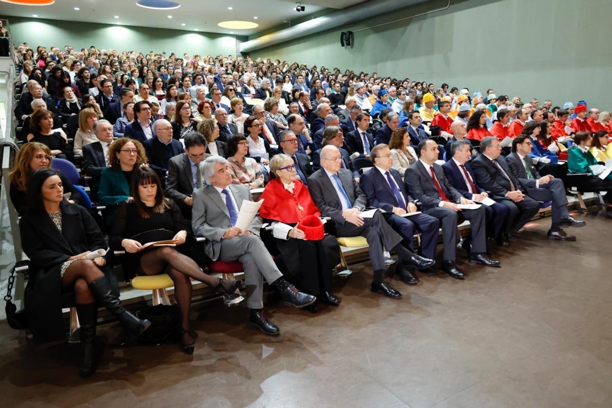 El acto académico por Santo Tomás de Aquino se ha celebrado en el salón de actos de la Facultad de Economía.