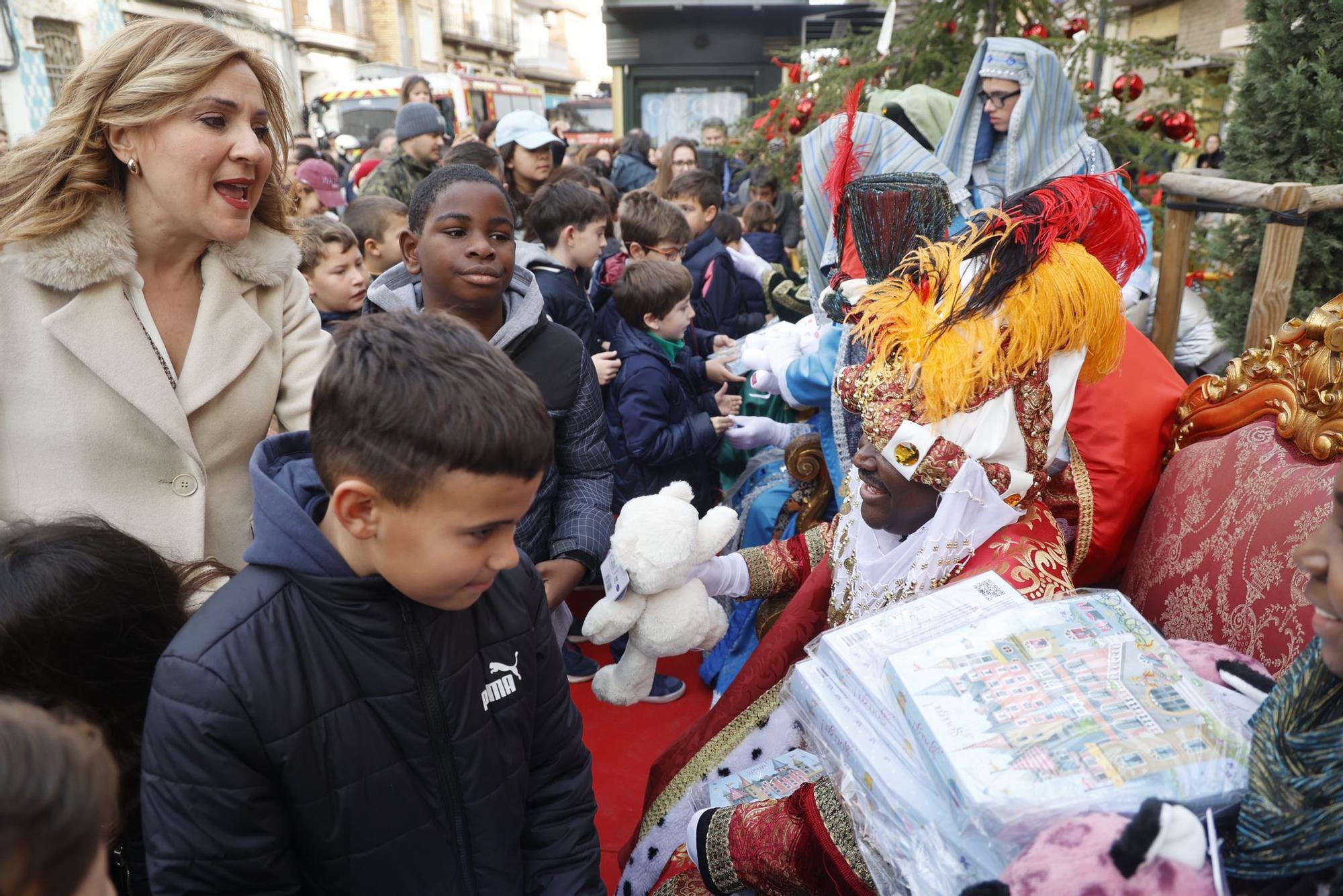 Los Reyes Magos siguen en València y visitan las pedanías afectadas por la dana