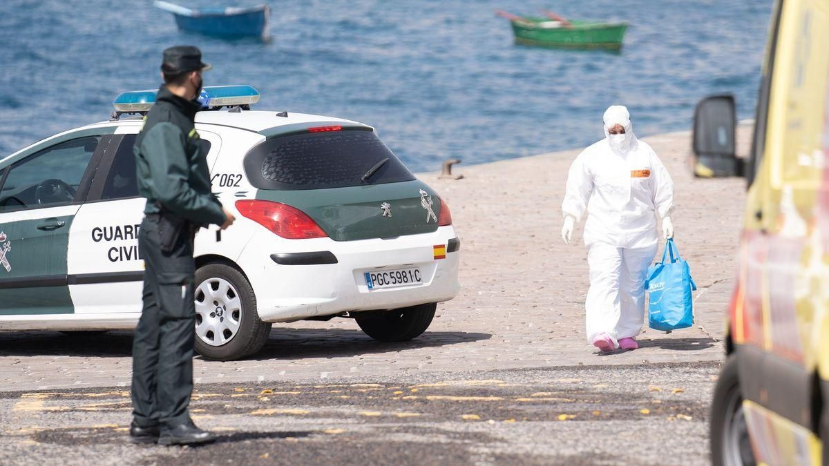 Tres fallecidos al volcar un cayuco con más de 50 migrantes cerca del Porís de Abona