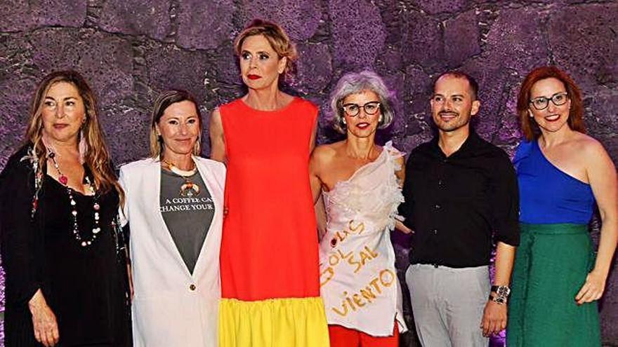 María Cao (izquierda), Mosego, Ágatha Ruiz de la Prada, Marga Mod, Oswaldo Machín y Azu Vilas en el Castillo de San José.