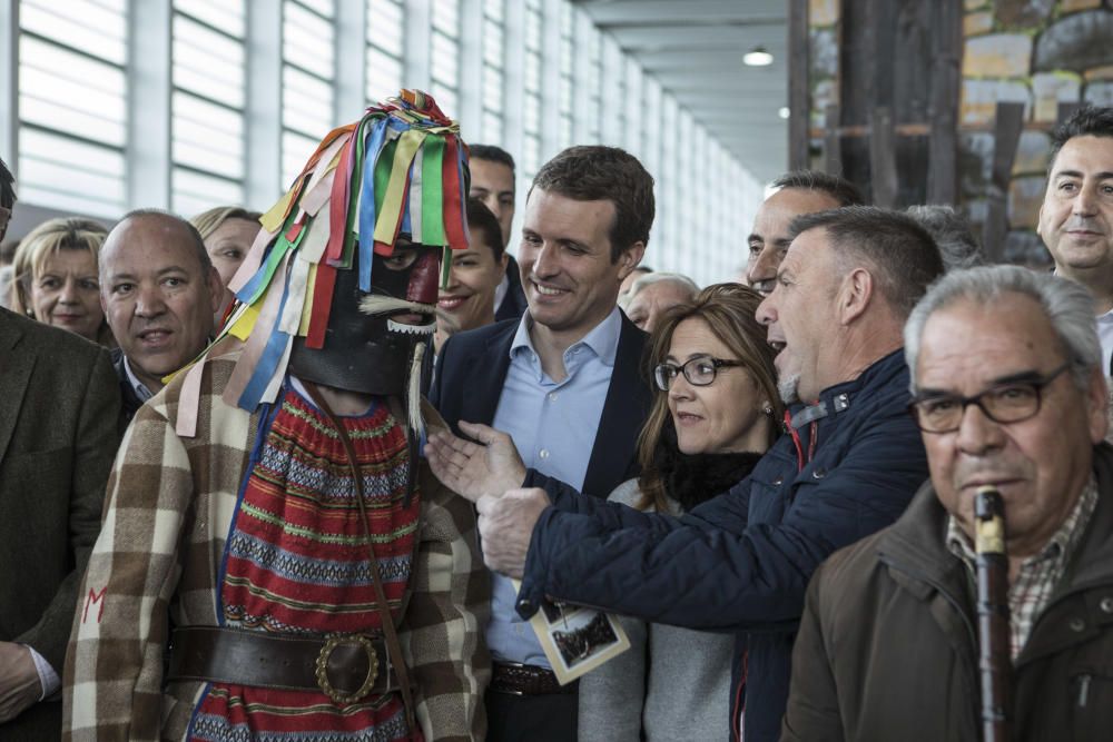 Visita de Pablo Casado a la Feria Raíces