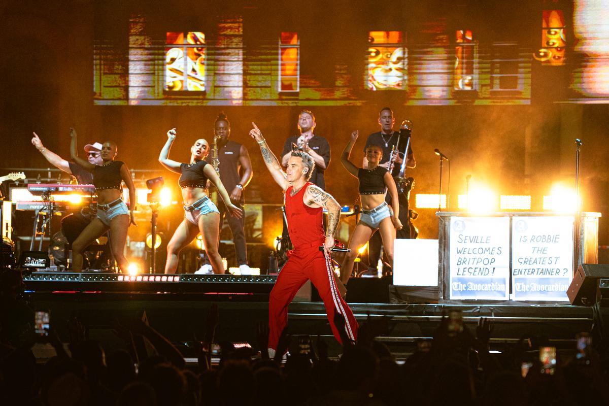 Las mejores imágenes del concierto de Robbie Williams en Icónica Santalucía Sevilla Fest