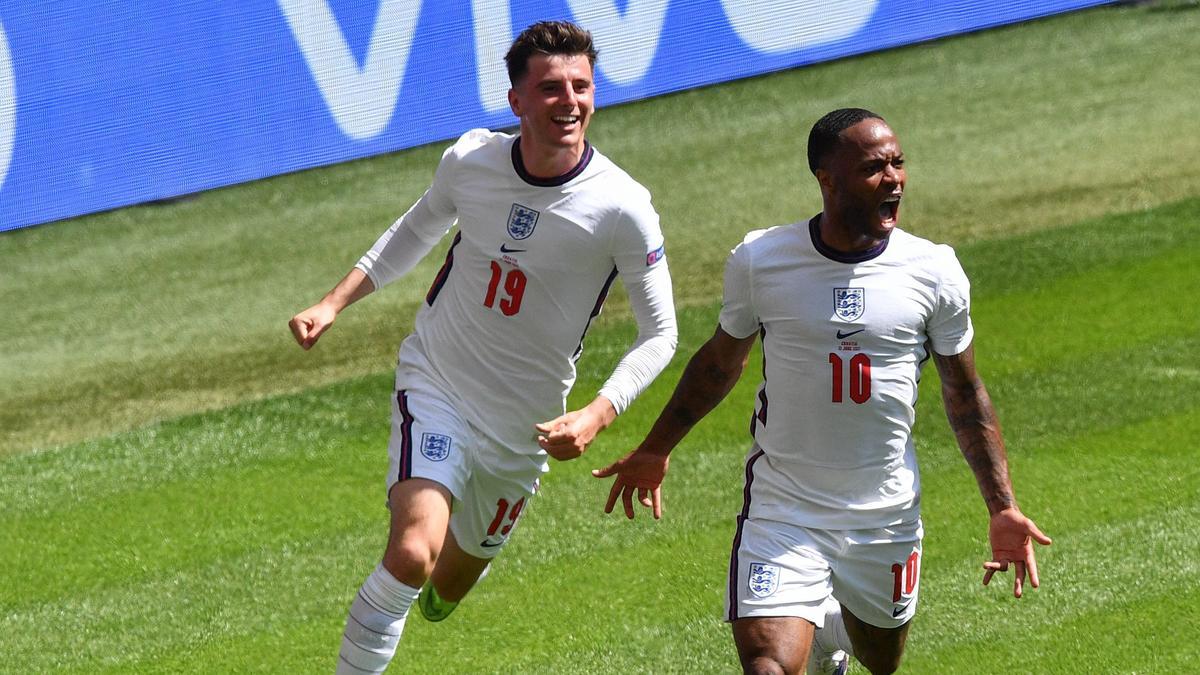 Sterling celebra su gol ante Croacia