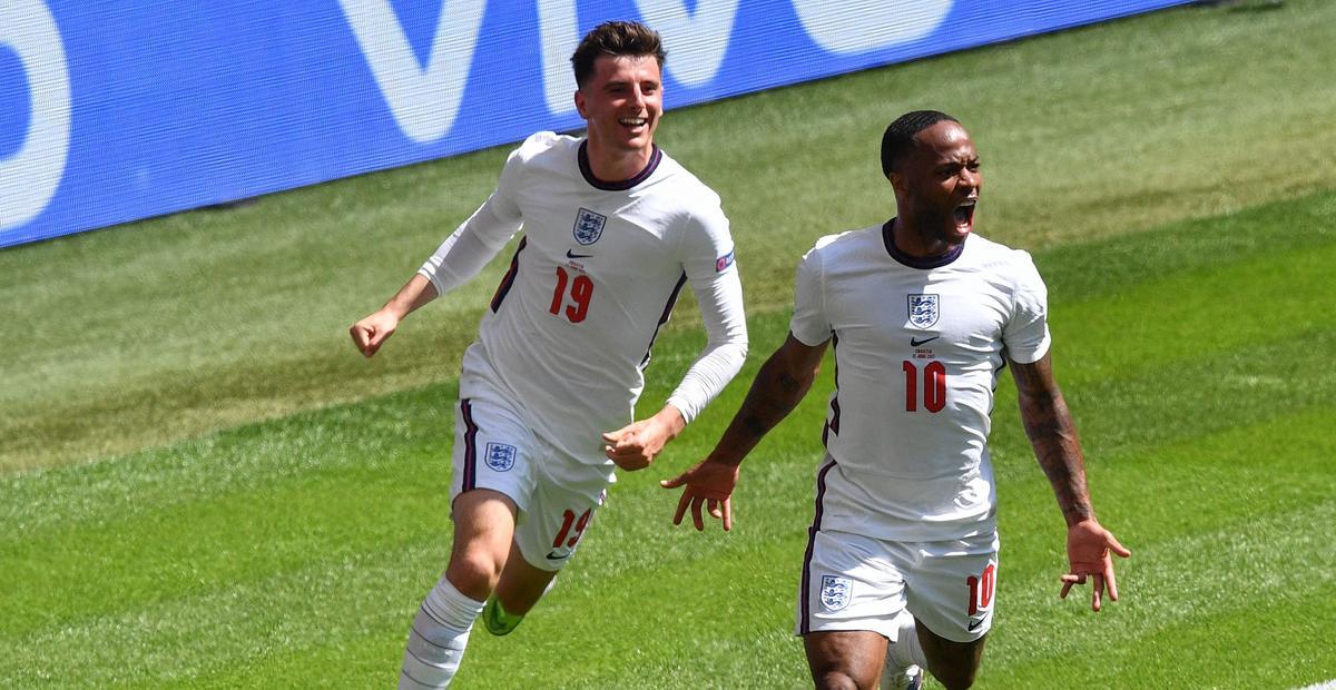 Sterling celebra su gol ante Croacia