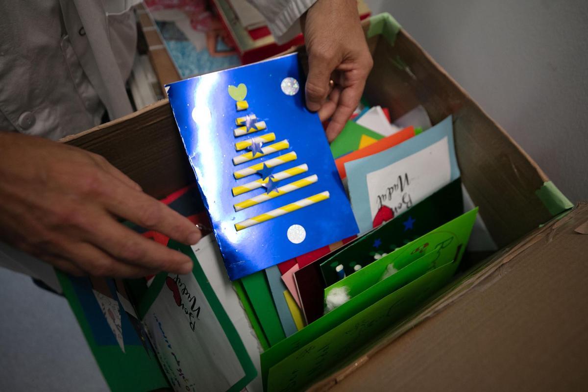 Las postales navideñas de los alumnos de Cas Serres llegan un año más al Hospital Can Misses Las postales navideñas de los alumnos de Cas Serres llegan un año más al Hospital Can Misses