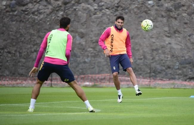 Entrenamiento de la UD Las Palmas en Barranco ...