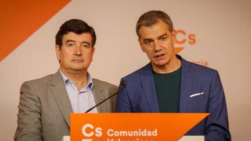 Fernando Giner y Toni Cantó, ayer, tras el comité de Ciudadanos.