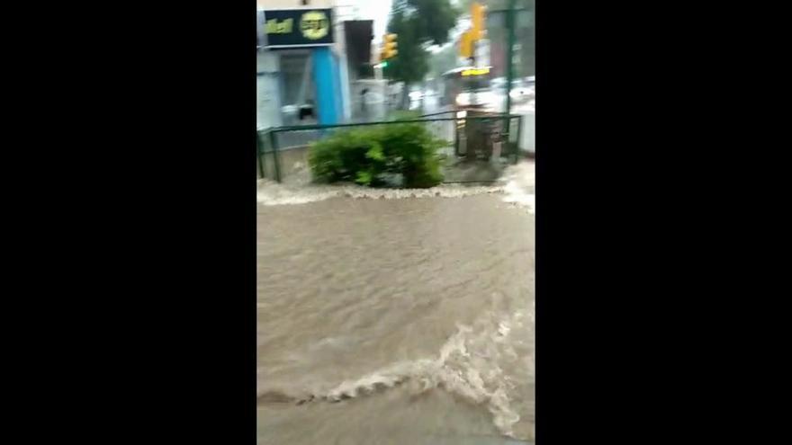 El agua baja por la cuesta del Cerrado de Calderón