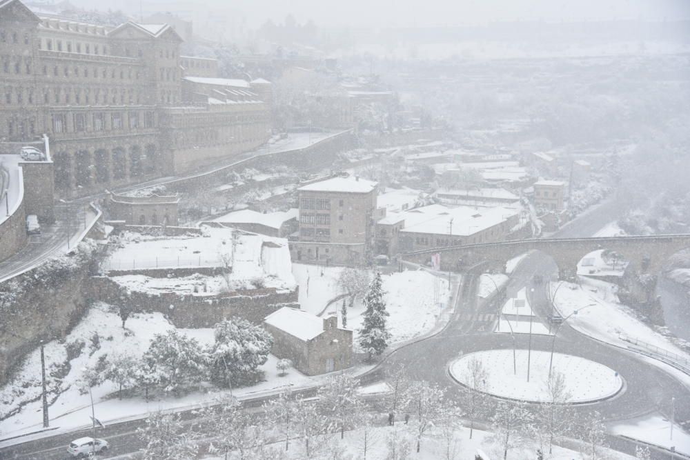 La neu arriba a Manresa