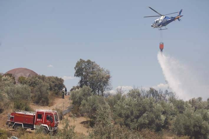 Las imágenes del incendio en el entorno del hospital de Los Morales.