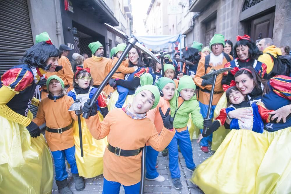 Set mil persones desborden els carrers de Sallent en un Carnaval multitudinari