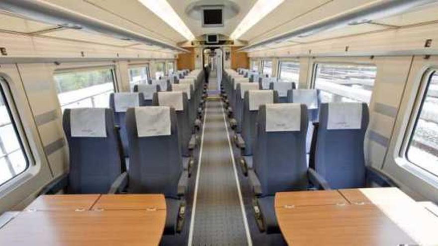 Interior de uno de los trenes que cubrirá la línea de alta velocidad.