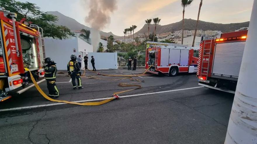 Actuación de los bomberos en la avenida Kurt Konrad