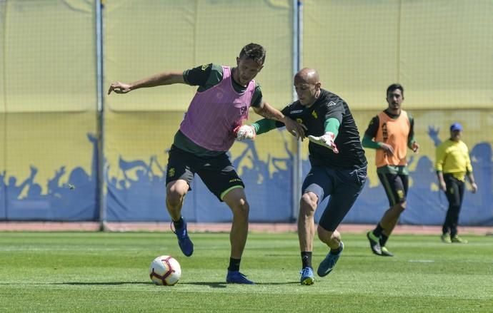 TELDE. Entrenamiento de la UDLP  | 02/04/2019 | Fotógrafo: José Pérez Curbelo