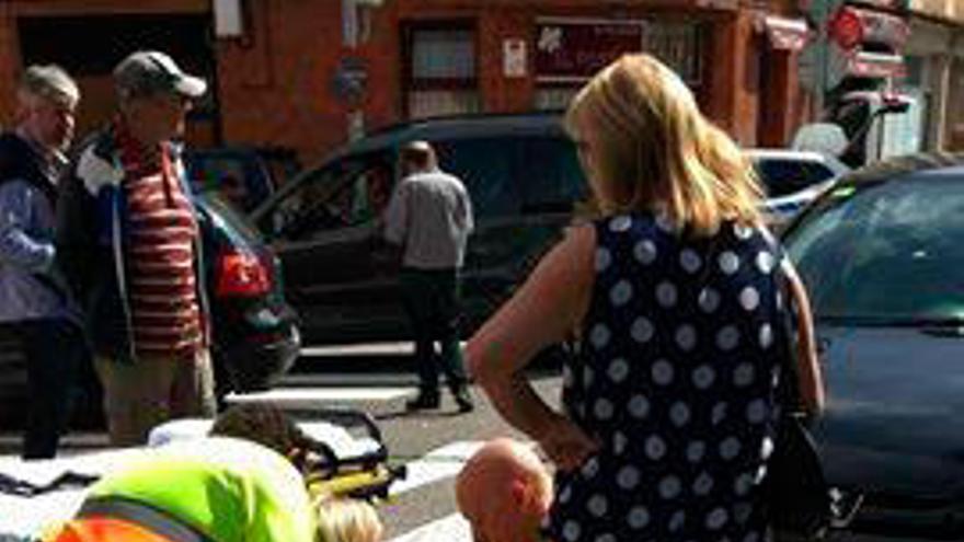 Atropellan a una mujer en un paso de peatones de Luanco