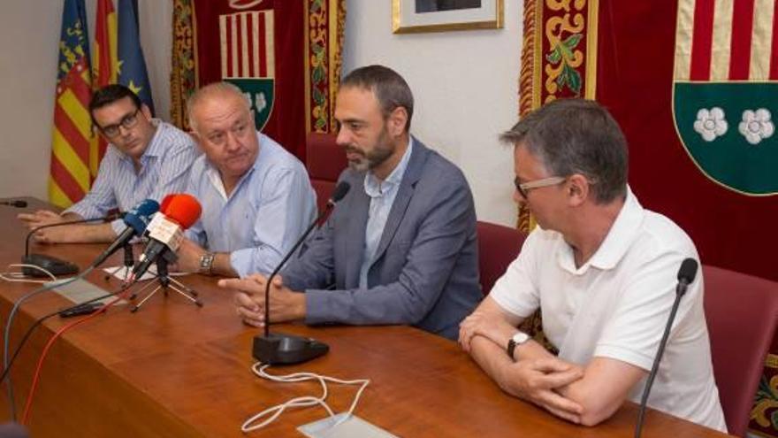 Miembros del Consistorio y de la UPV en la presentación.