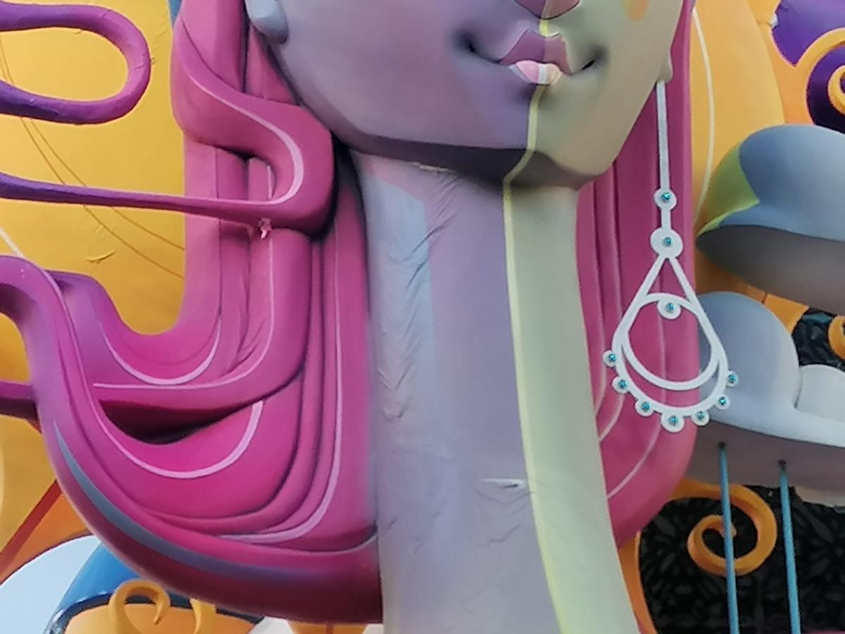 Desperfectos en la falla de Na Jordana, en València.