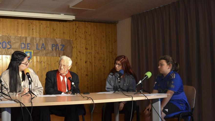 El Padre Ángel inaugura la radio escolar del Buenavista II