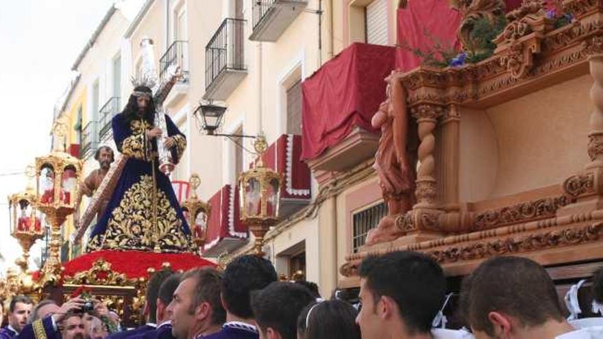 Encuentro de los tronos del Dulce Nombre de Jesús y del Cristo de la Misericordia.