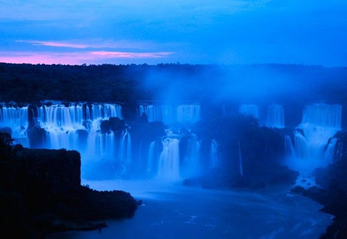 Las cataratas del Iguazú, entre Brasil y Argentina, tienen más de 270 saltos.