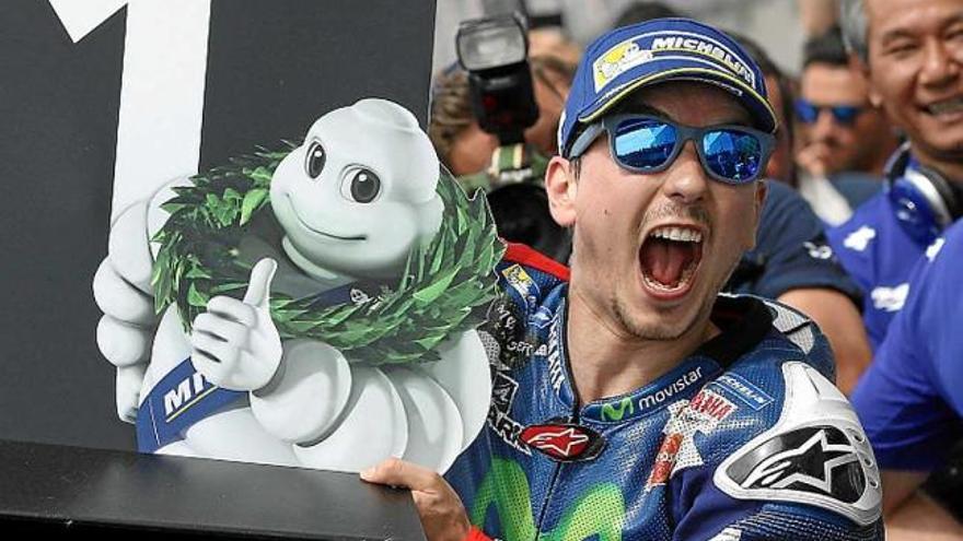 Jorge Lorenzo, exultant ahir a Le Mans després de la seva victòria