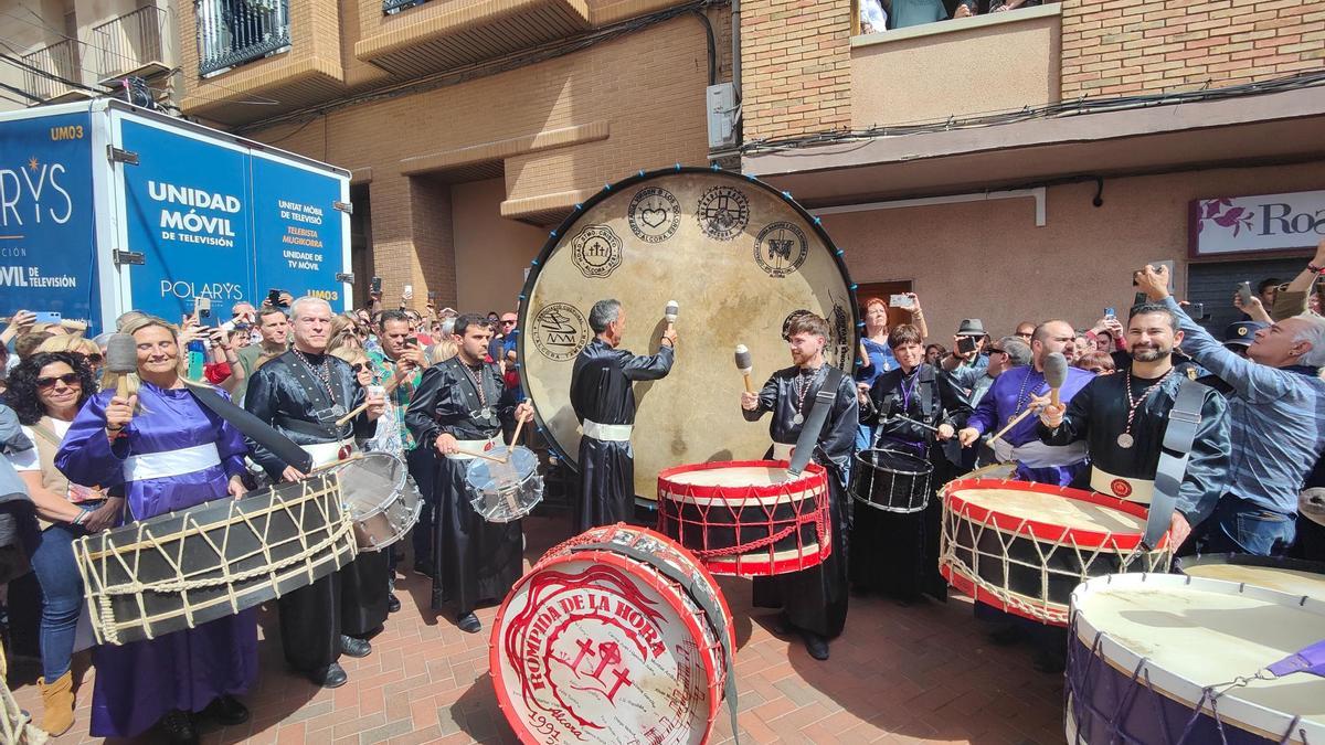 Galería de fotos: L'Alcora palpita al ritmo de su distinguida y concurrida Rompida de la Hora